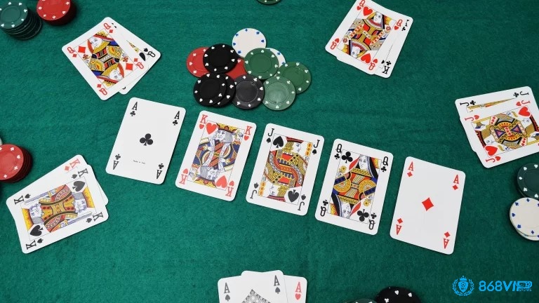 Fish trong Poker là những người chơi non nớt, nhưng đó lại là một cơ hội tuyệt vời cho những cao thủ Poker khôn ngoan để khai thác và thu lợi.