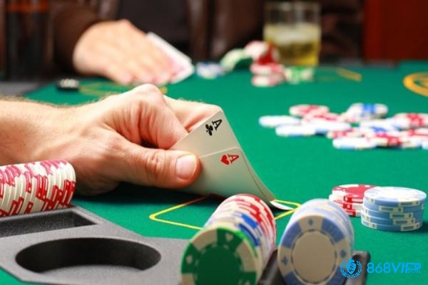 Phân biệt xì tố và Poker có cách chơi khác nhau