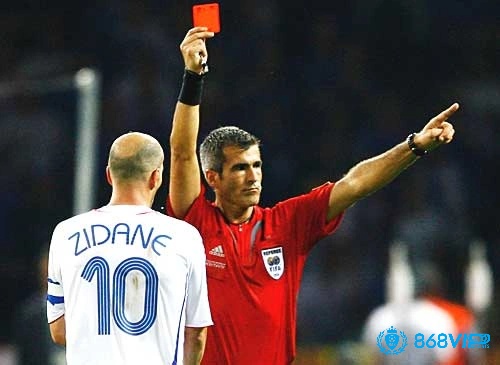 Thẻ đỏ là hình phạt cao nhất trong môn bóng đá