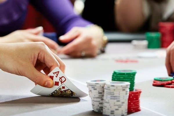 Bài rác trong poker là gì? Cách xử lý bài rác poker như thế nào?