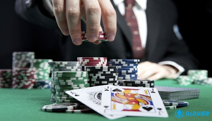 Bluff là gì trong poker thì cần phải giữ bình tĩnh và luôn kiểm soát cảm xúc của bạn